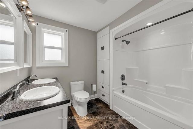 1483 Fisher Ave, House detached with 2 bedrooms, 2 bathrooms and 5 parking in Burlington ON | Image 9