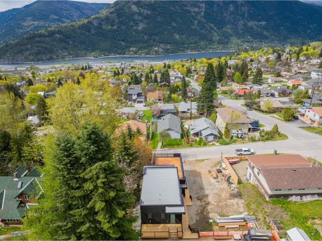 B - 616 Richards St, House detached with 3 bedrooms, 3 bathrooms and 2 parking in Nelson BC | Image 17
