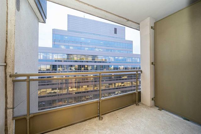 PH201 - 260 Doris Ave, Condo with 1 bedrooms, 1 bathrooms and 1 parking in North York ON | Image 3
