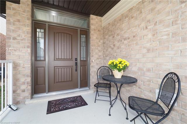 909 Eden Oak Crt, House detached with 3 bedrooms, 2 bathrooms and 4 parking in Kitchener ON | Image 4