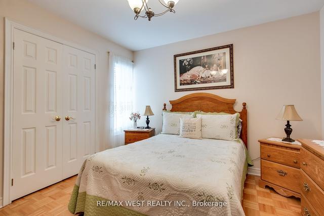 639 Caledonia Rd, House detached with 3 bedrooms, 3 bathrooms and 3 parking in York ON | Image 18