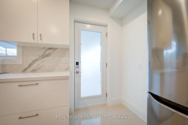 MAIN - 40 Brandon Ave, House detached with 1 bedrooms, 1 bathrooms and 0 parking in Toronto ON | Image 2