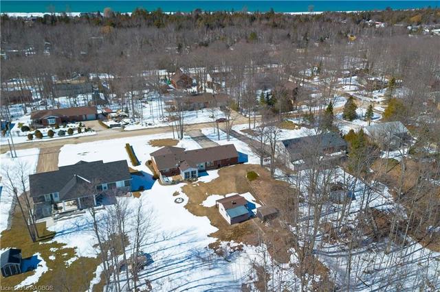 90 Carson Lake Cres, House detached with 3 bedrooms, 1 bathrooms and null parking in Sauble Beach ON | Image 37