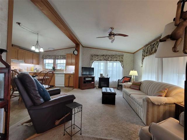 9 Illinois Cres, Home with 2 bedrooms, 2 bathrooms and 2 parking in Wasaga Beach ON | Image 5
