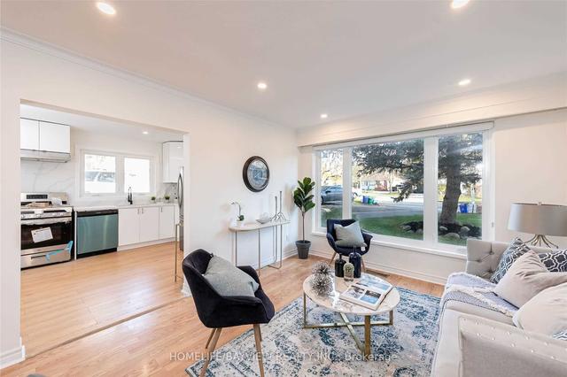 MAIN - 107 Septonne Ave, House semidetached with 3 bedrooms, 1 bathrooms and 2 parking in Newmarket ON | Image 12