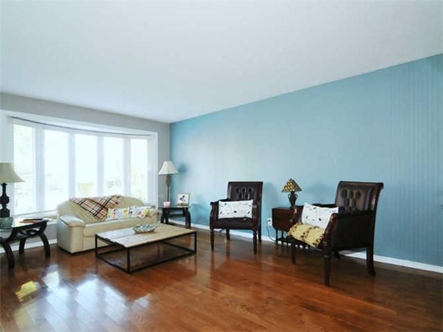 885 Vicki Dr, House detached with 3 bedrooms, 2 bathrooms and 2 parking in Pickering ON | Image 3