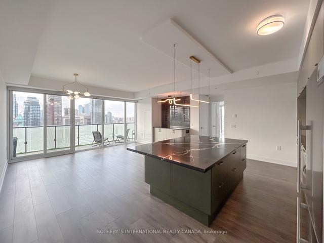 2602 - 575 Bloor St E, Condo with 3 bedrooms, 2 bathrooms and 0 parking in Toronto ON | Image 1