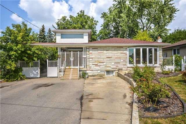 MAIN - 18 Lamberton Blvd, House detached with 4 bedrooms, 1 bathrooms and 2 parking in North York ON | Image 1