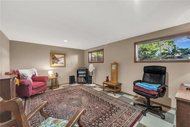 2096 Mount Royal Ave, House detached with 3 bedrooms, 1 bathrooms and 2 parking in Burlington ON | Image 27