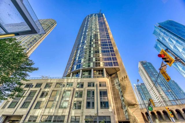 909 - 1 The Mall East, Condo with 1 bedrooms, 1 bathrooms and 0 parking in Toronto ON | Image 1