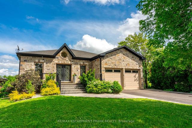 238 1 St Rd W, House detached with 4 bedrooms, 4 bathrooms and 8 parking in Stoney Creek ON | Image 1