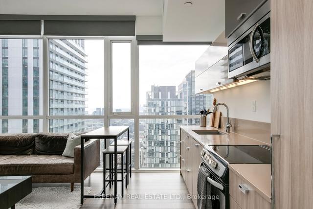 4011 - 290 Adelaide St W, Condo with 1 bedrooms, 1 bathrooms and 1 parking in Toronto ON | Image 3