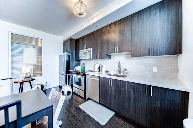 PH15 - 370 Highway 7, Condo with 3 bedrooms, 3 bathrooms and 1 parking in Richmond Hill ON | Image 3