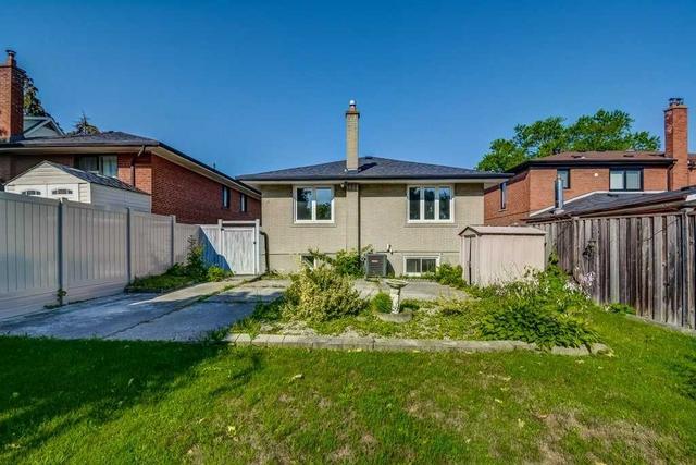 MAIN - 241 Rosemount Ave, House detached with 3 bedrooms, 1 bathrooms and 1 parking in York ON | Image 15