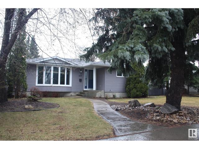 8819 143 St Nw, House detached with 4 bedrooms, 2 bathrooms and 4 parking in Edmonton AB | Image 2