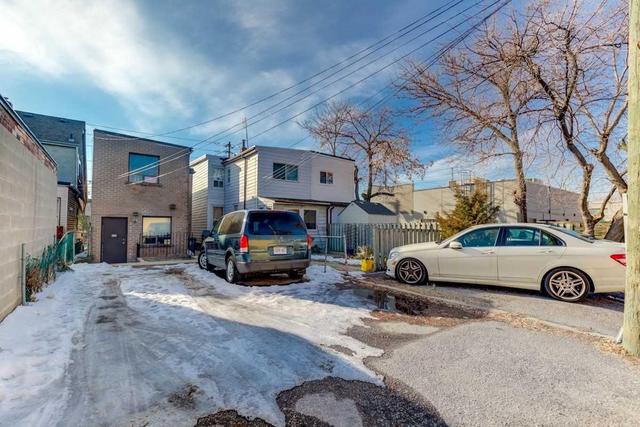 883 Pape Ave, House detached with 3 bedrooms, 4 bathrooms and 4 parking in East York ON | Image 10