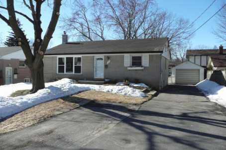MAIN - 120 Wellington St, House detached with 3 bedrooms, 1 bathrooms and 2 parking in Whitby ON | Image 1