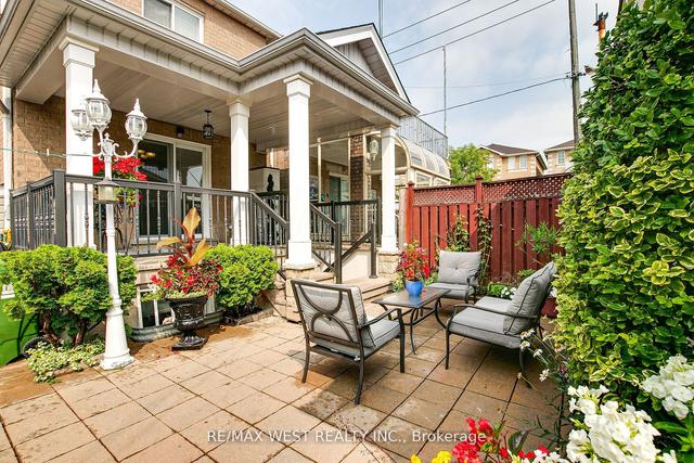 639 Caledonia Rd, House detached with 3 bedrooms, 3 bathrooms and 3 parking in York ON | Image 29