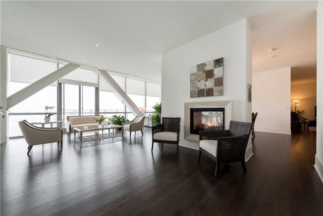 PH-1402 - 29 Queens Quay E, Condo with 3 bedrooms, 3 bathrooms and 3 parking in Toronto ON | Image 3