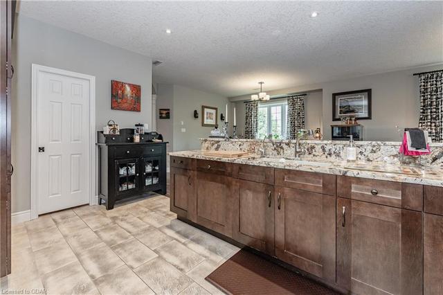 255 Summerfield Dr, House attached with 4 bedrooms, 2 bathrooms and 4 parking in Guelph ON | Image 3