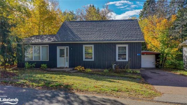 21 Walter St, House detached with 3 bedrooms, 1 bathrooms and 3 parking in Huntsville ON | Image 1