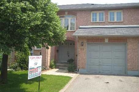 19 Gilgorm Rd, Townhouse with 3 bedrooms, 2 bathrooms and 2 parking in Brampton ON | Image 1