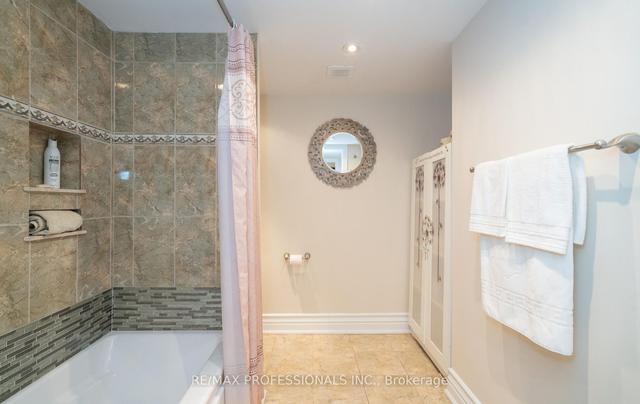 LL9 - 2000 Islington Ave, Condo with 2 bedrooms, 2 bathrooms and 3 parking in Etobicoke ON | Image 2