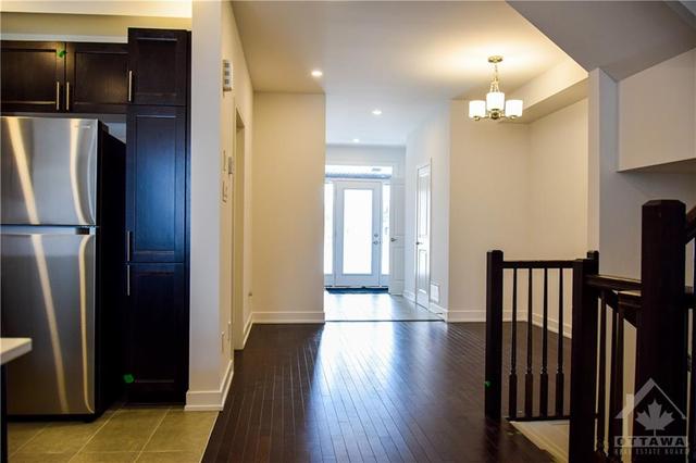 884 Solarium Ave, Townhouse with 4 bedrooms, 3 bathrooms and 3 parking in Manotick ON | Image 7