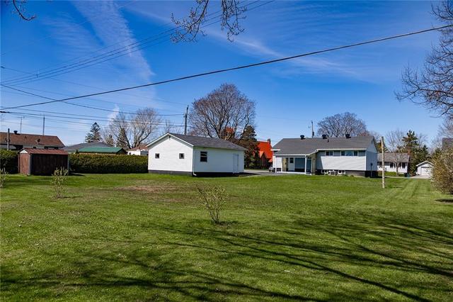 23 Church Ave, House detached with 3 bedrooms, 2 bathrooms and 6 parking in South Dundas ON | Image 6