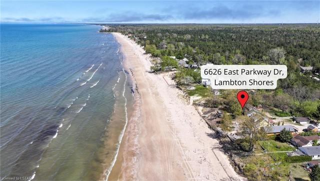 6626 East Parkway Dr, House detached with 4 bedrooms, 1 bathrooms and 12 parking in Lambton Shores ON | Image 1