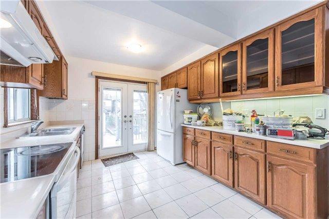 1593 Dufferin St, House detached with 5 bedrooms, 4 bathrooms and 3 parking in Toronto ON | Image 7