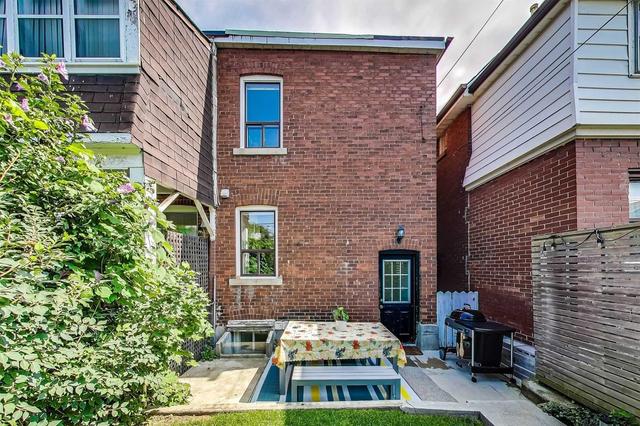 MAIN - 28 Day Ave, House semidetached with 3 bedrooms, 1 bathrooms and 2 parking in Toronto ON | Image 16