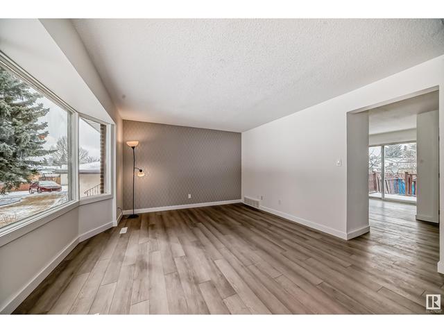 6340 - 34 A Av Nw Nw, House semidetached with 3 bedrooms, 1 bathrooms and null parking in Edmonton AB | Image 6