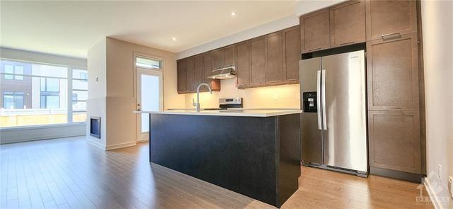1029 Eider St, Townhouse with 3 bedrooms, 3 bathrooms and 2 parking in Ottawa ON | Image 8