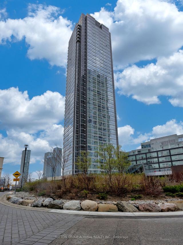 303 - 2916 Highway 7, Condo with 2 bedrooms, 2 bathrooms and 1 parking in Vaughan ON | Image 1