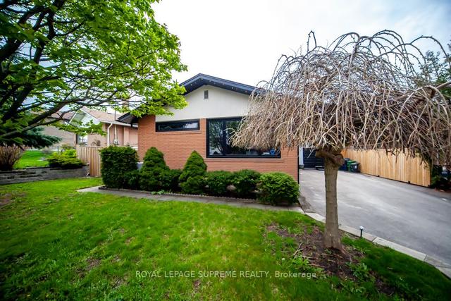 9 Jacinta Dr, House detached with 3 bedrooms, 2 bathrooms and 4 parking in North York ON | Image 1