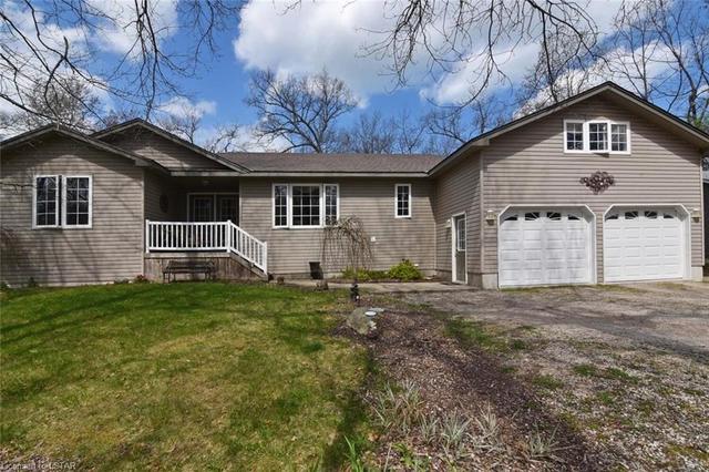 8842 Timberwood Trail, House detached with 4 bedrooms, 3 bathrooms and 12 parking in Grand Bend ON | Image 2