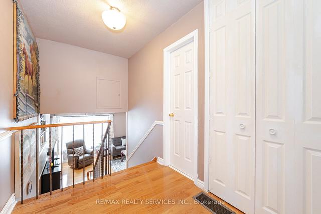 50 Rotherglen Crt, House detached with 3 bedrooms, 4 bathrooms and 5 parking in Brampton ON | Image 10