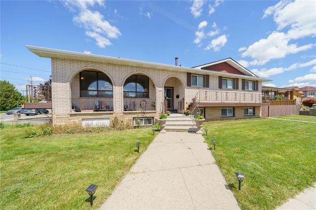 MAIN - 33 Algonquin Crt, House detached with 3 bedrooms, 1 bathrooms and 1 parking in Hamilton ON | Image 2