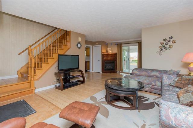 885 Lacroix Rd, Townhouse with 3 bedrooms, 2 bathrooms and 8 parking in Hammond ON | Image 7