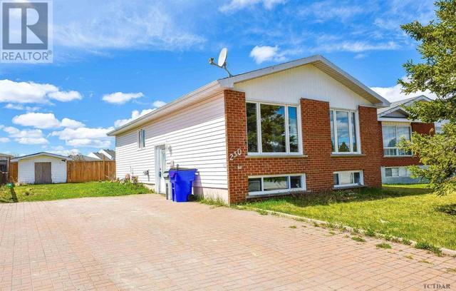 230 Timcor Cres, House detached with 3 bedrooms, 2 bathrooms and null parking in Timmins ON | Image 1