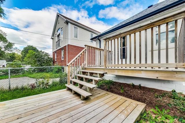 MAIN - 2505 Gerrard St E, House detached with 2 bedrooms, 1 bathrooms and 1 parking in Scarborough ON | Image 15