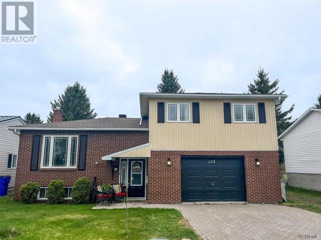 123 Chantal Cres, House detached with 3 bedrooms, 1 bathrooms and null parking in Timmins ON | Image 1