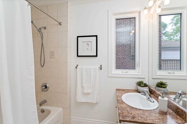 MAIN - 349 Woodbine Ave, House detached with 2 bedrooms, 1 bathrooms and 1 parking in Toronto ON | Image 4