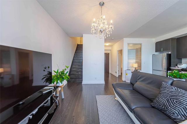 PH15 - 370 Highway 7, Condo with 3 bedrooms, 3 bathrooms and 1 parking in Richmond Hill ON | Image 5