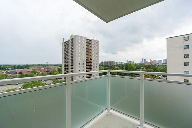 803 - 2345 Confederation Pky, Condo with 3 bedrooms, 2 bathrooms and 1 parking in Mississauga ON | Image 15