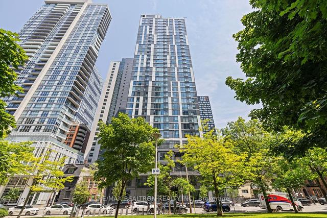 3203 - 65 Mutual St, Condo with 1 bedrooms, 2 bathrooms and 0 parking in Toronto ON | Image 1