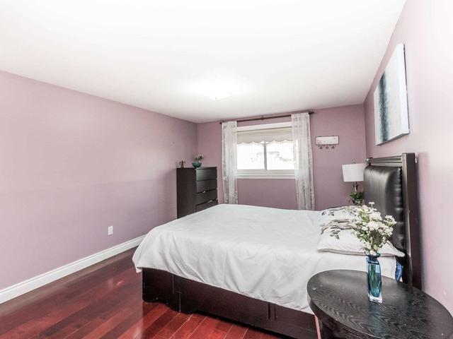90 Brookland Dr, House detached with 3 bedrooms, 3 bathrooms and 5 parking in Brampton ON | Image 16