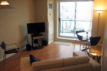 PH14 - 1863 Queen St E, Condo with 2 bedrooms, 2 bathrooms and 1 parking in Toronto ON | Image 2