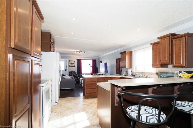 221 Vanier Dr, House detached with 12 bedrooms, 7 bathrooms and 10 parking in Kitchener ON | Image 4
